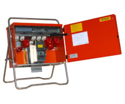sērijas-elektrosadales-sf63-6221-31-63A-atvērtas-durvis